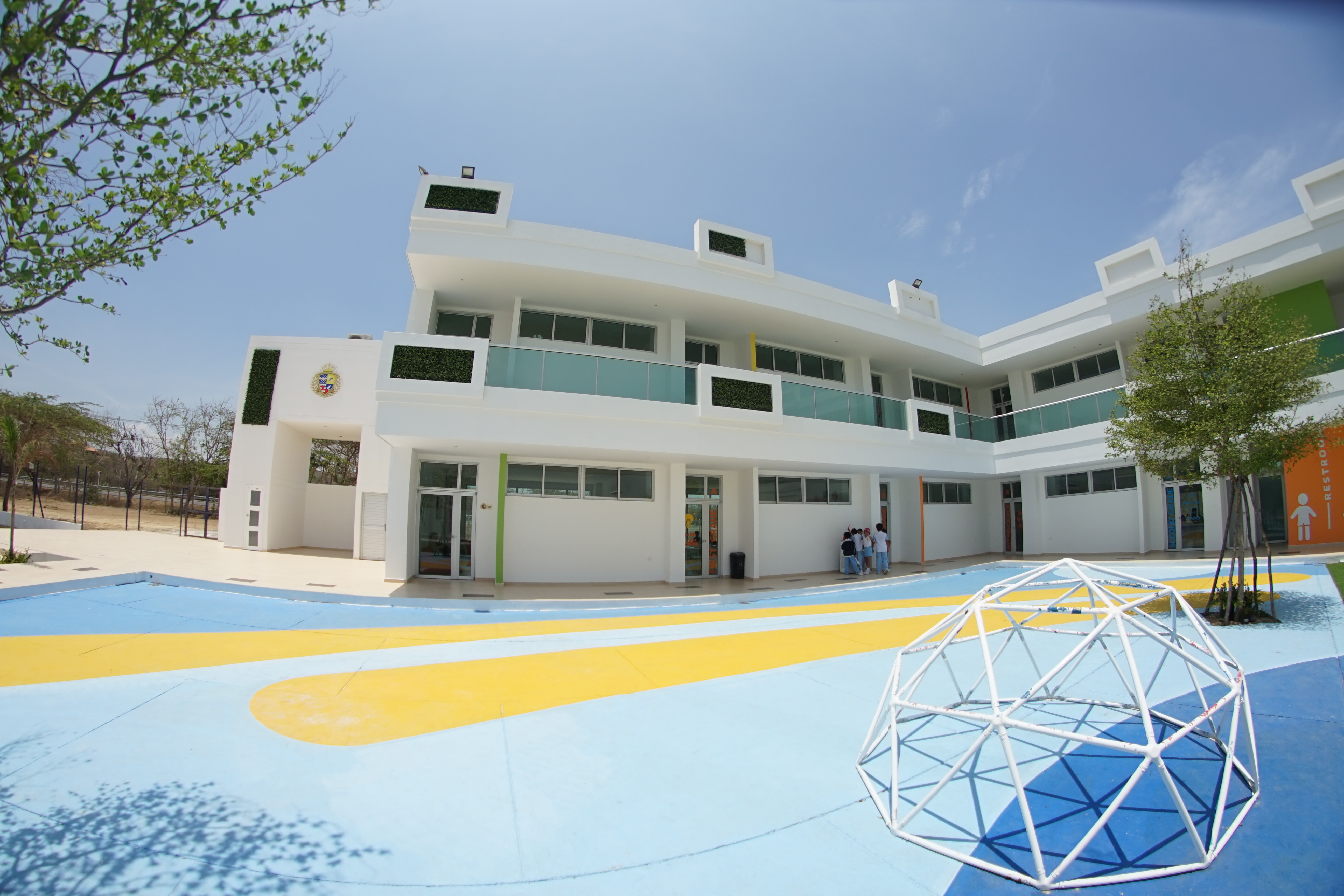 Edificio Aulas colegio Hartford